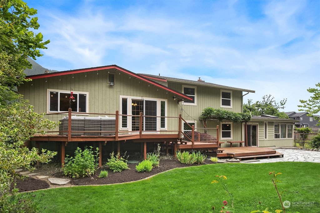 Photo of 409 Taylor Pl NE Pl, North Bend, WA 98045 (MLS # 2250101)