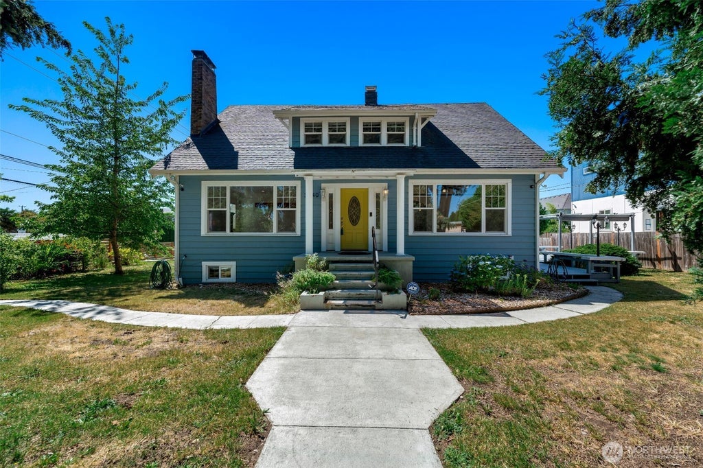 Photo of 3540 S Kenyon St ST, Seattle, WA 98118 (MLS # 2549701)