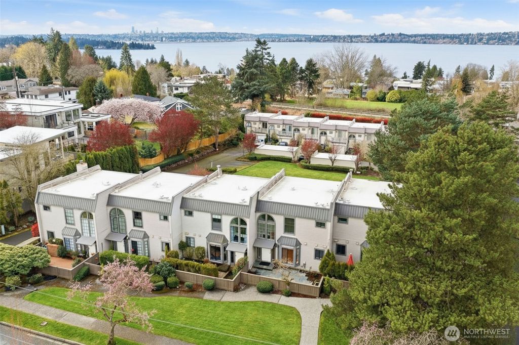 Photo of 6527 106th Avenue NE #10, Kirkland, WA 98033 (MLS # 2502652)