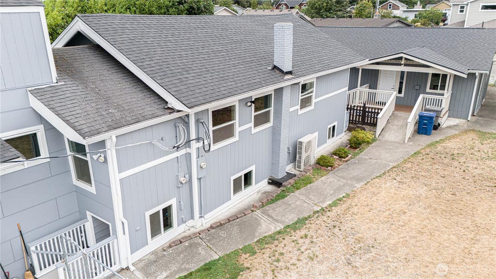 Photo of 1022 SW 151st Street, Burien, WA 98166 (MLS # 2571865)