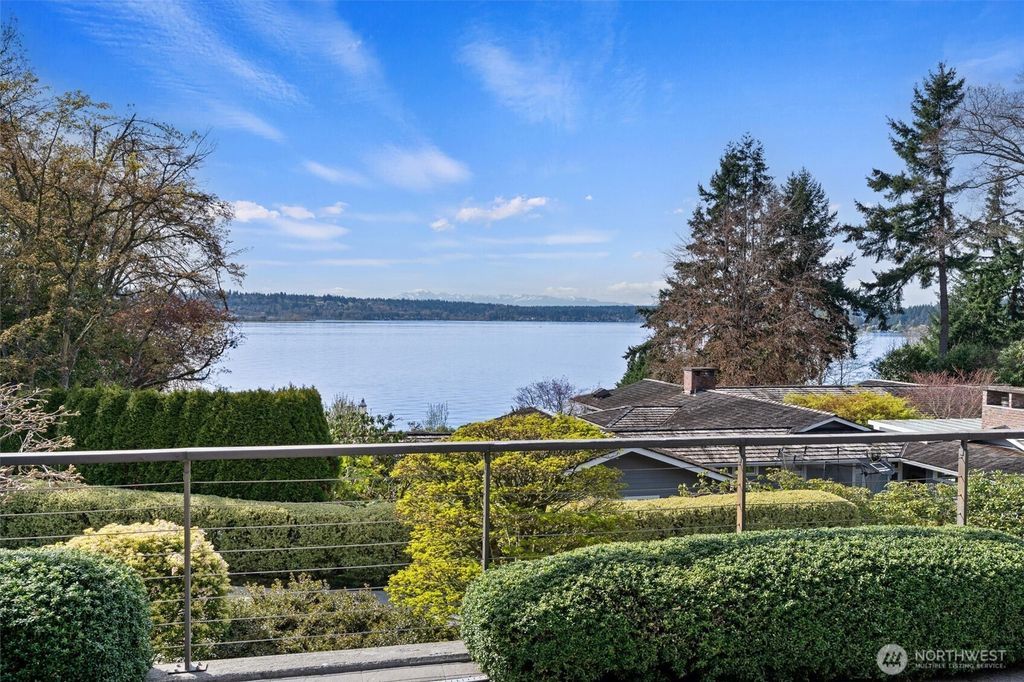 Photo of 1054 Waverly Way, Kirkland, WA 98033 (MLS # 2421818)