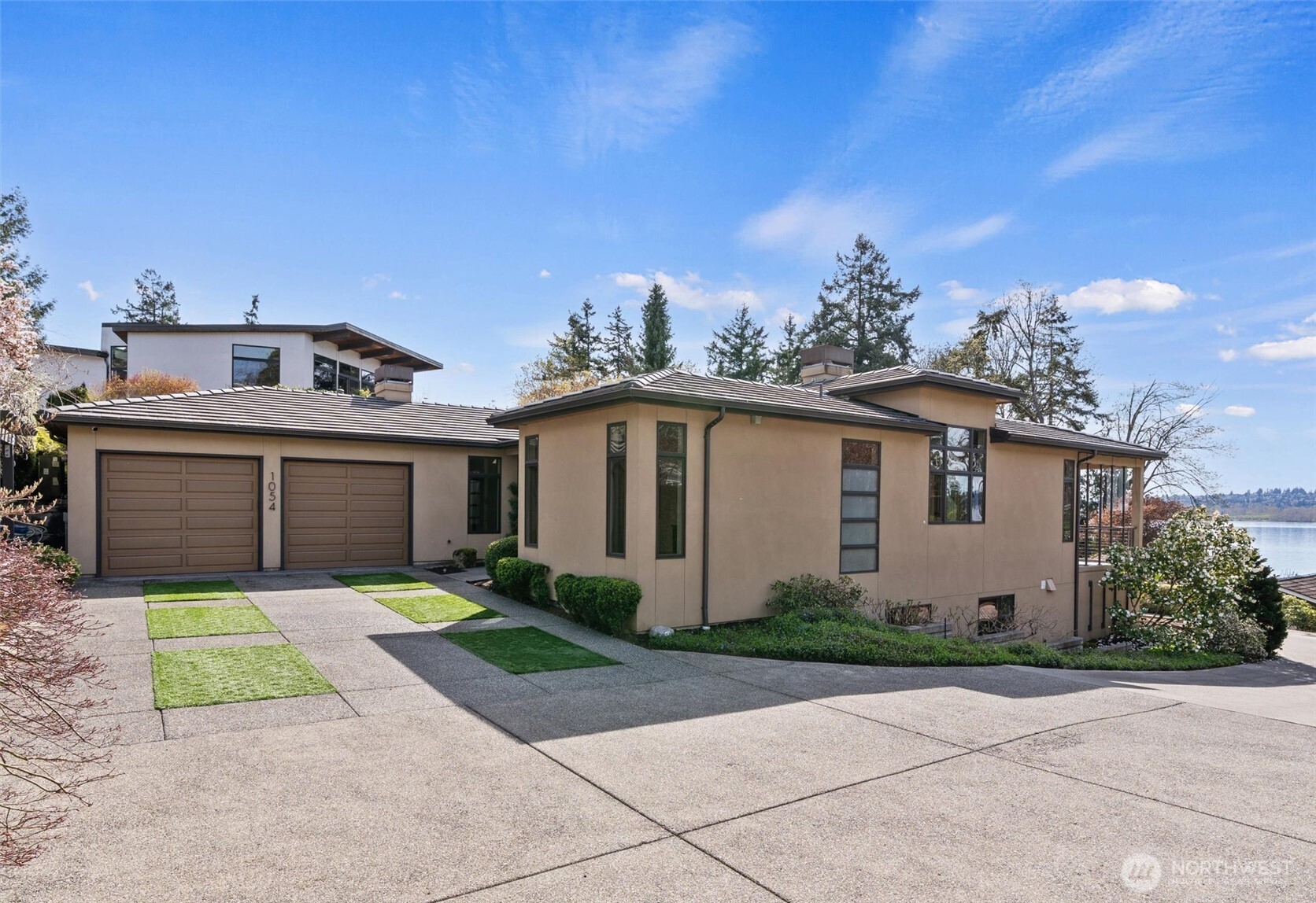 1054 Waverly Way