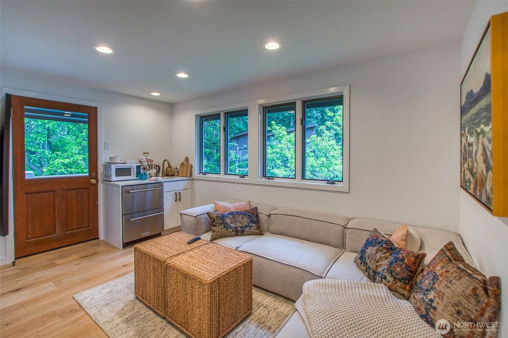 listing image 9365116810055232786