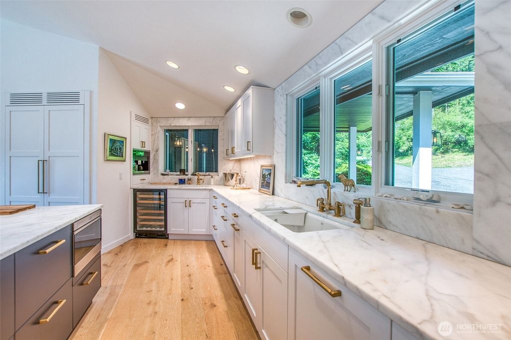 listing image 9362958653212385312