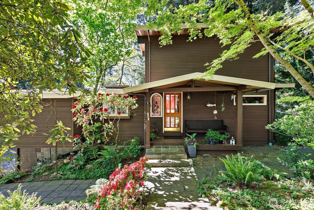 Photo of 6418 E Mercer Way, Mercer Island, WA 98040 (MLS # 2513485)