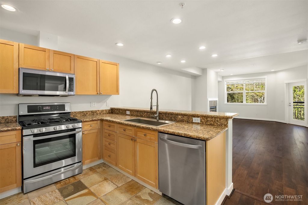 Photo of 1000 Cabin Creek Lane SW #B303, Issaquah, WA 98027 (MLS # 2500650)