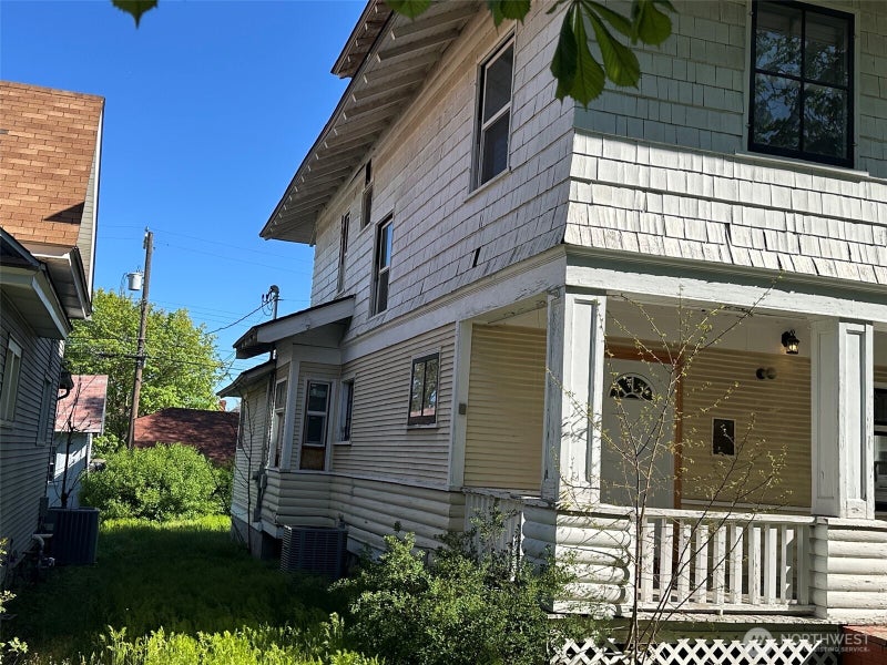 1124 W Mansfield