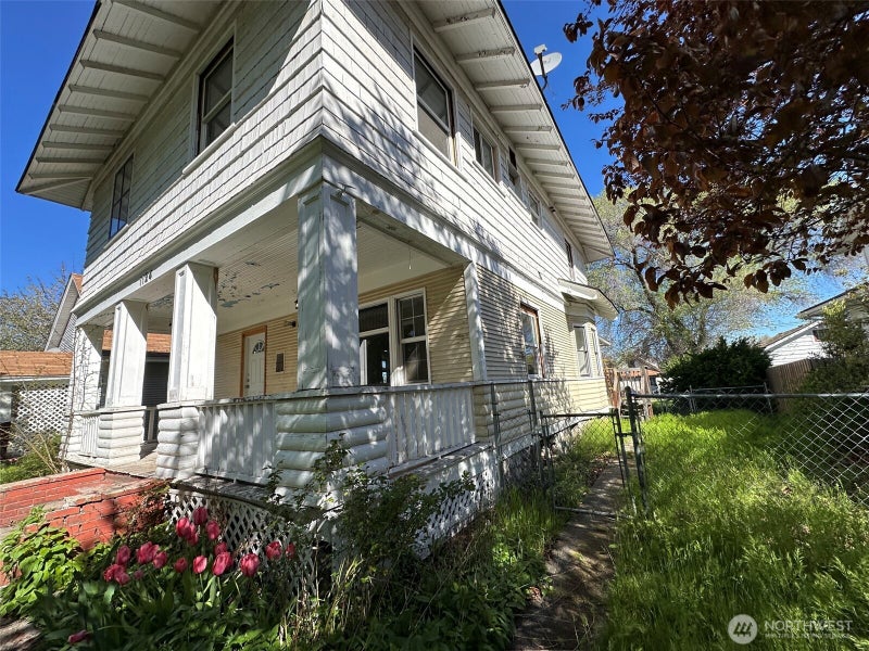1124 W Mansfield