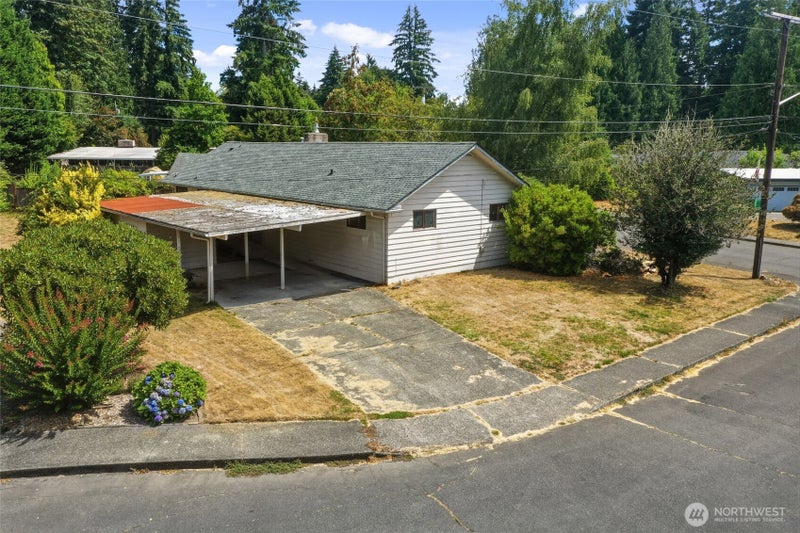 2130 Woodcrest Drive SE