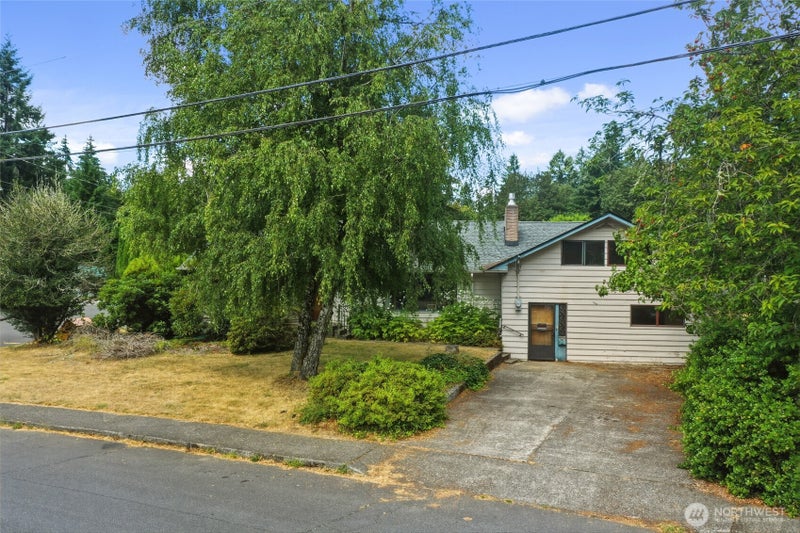 2130 Woodcrest Drive SE