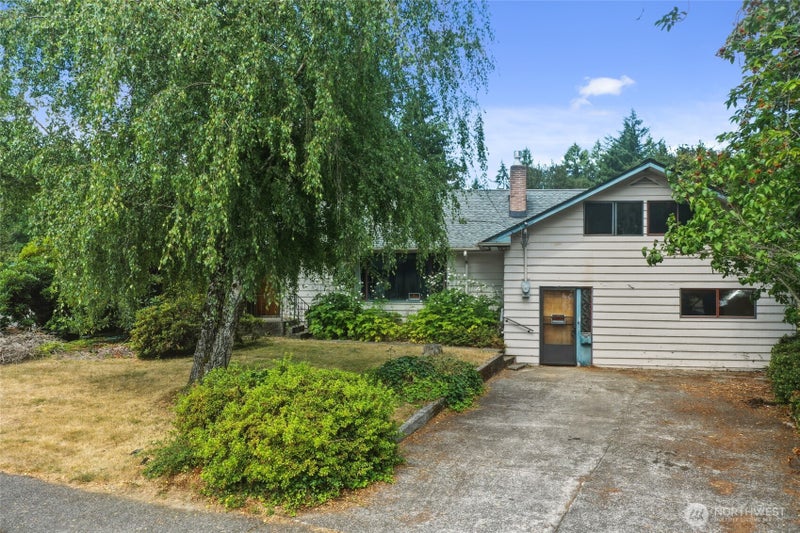 2130 Woodcrest Drive SE