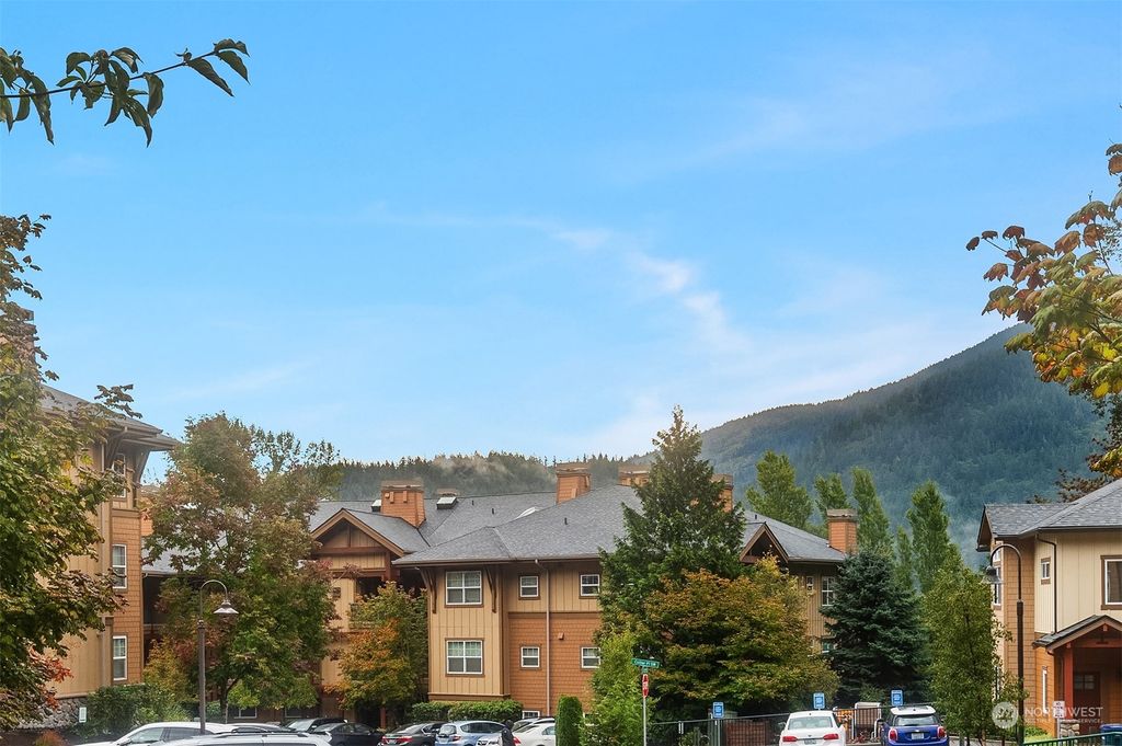 Photo of 1000 Cabin Creek Lane SW #D105, Issaquah, WA 98027 (MLS # 2165653)