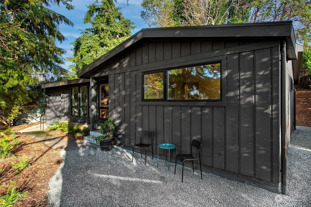 Photo of 11508 29th Avenue SW, Seattle, WA 98146 (MLS # 2322396)