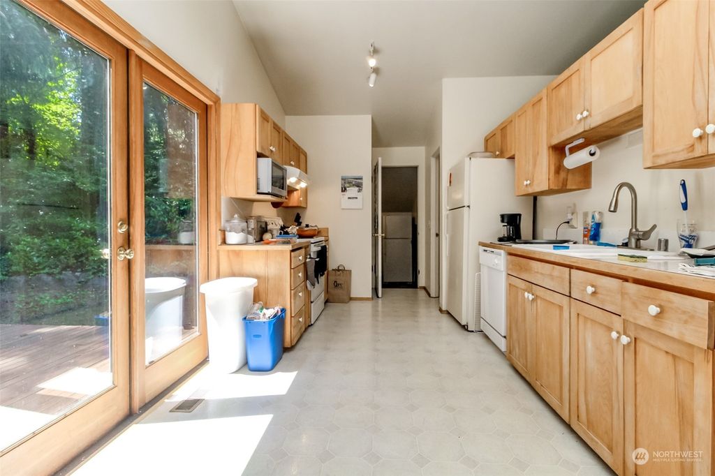 Photo of 1806 154th Avenue SE, Bellevue, WA 98007 (MLS # 2133690)