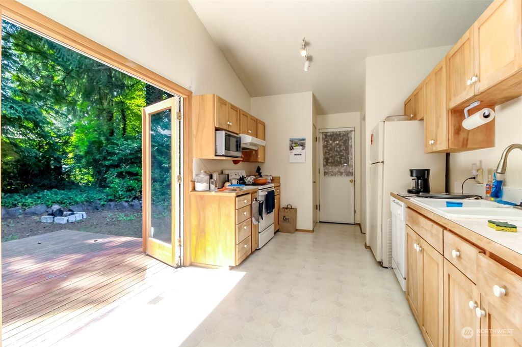 Photo of 1806 154th Avenue SE, Bellevue, WA 98007 (MLS # 2133690)