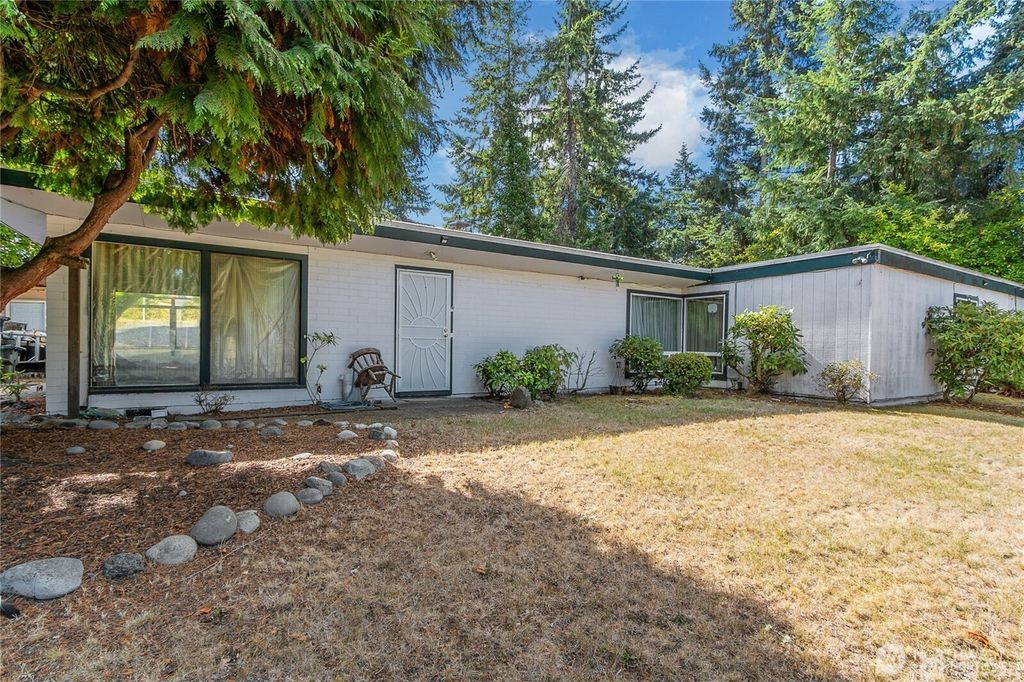 Photo of 9202 Westmont Place SW, Lakewood, WA 98498 (MLS # 2467222)