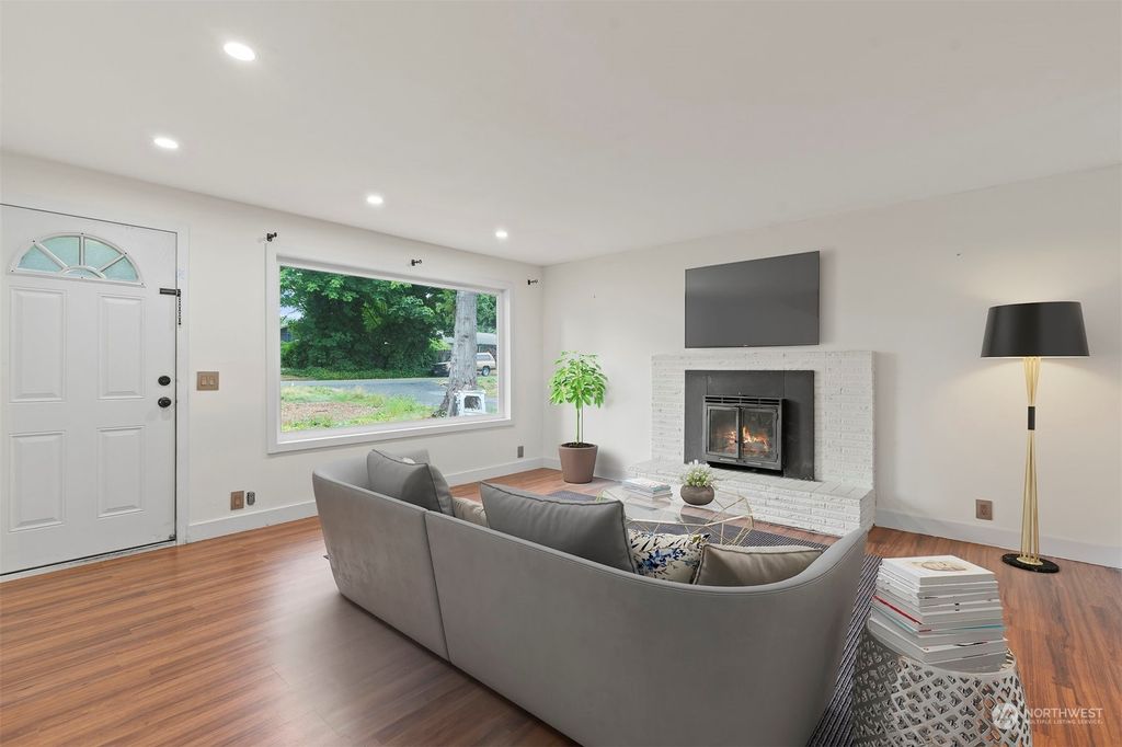 Photo of 630 Hubbard Road, Lynnwood, WA 98036 (MLS # 2137239)
