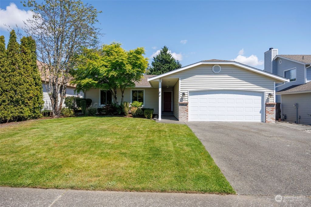 Photo of 35008 14th Avenue SW, Federal Way, WA 98023 (MLS # 2240835)