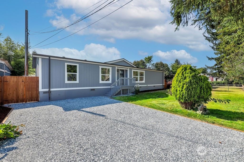 Photo of 212 Milwaukee Boulevard S, Pacific, WA 98047 (MLS # 2140111)