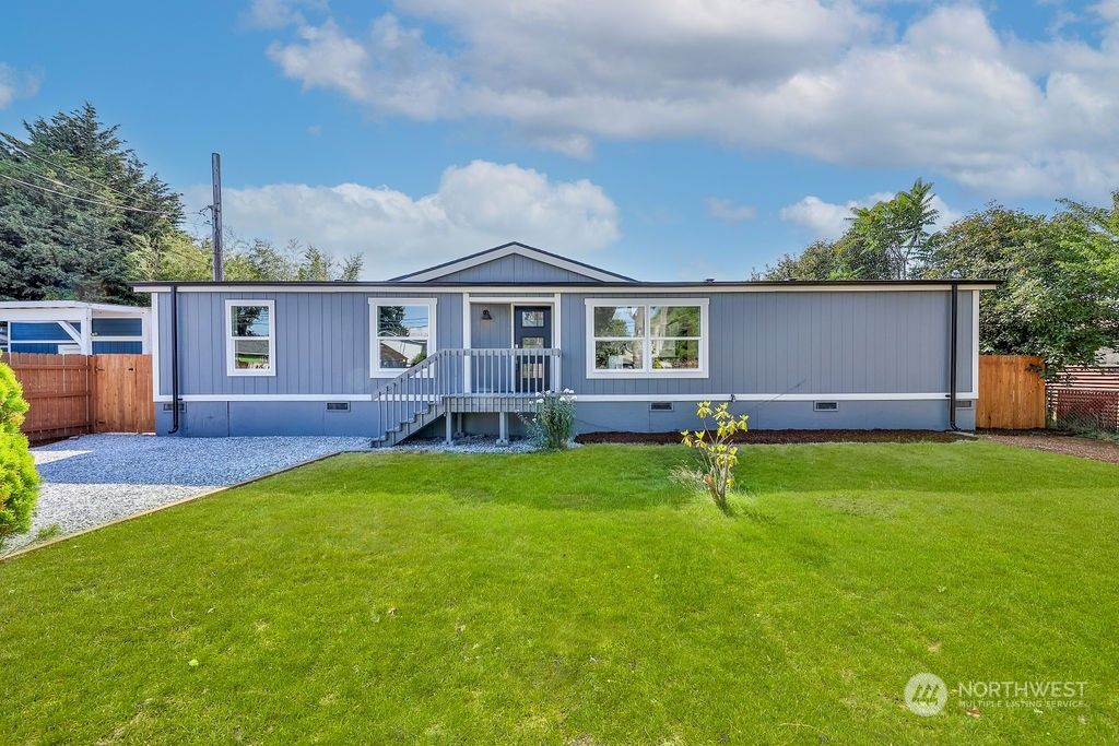 Photo of 212 Milwaukee Boulevard S, Pacific, WA 98047 (MLS # 2140111)