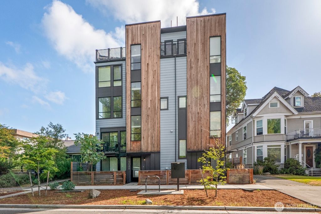 Photo of 1508 #B 18th AVE Ave, Seattle, WA 98122 (MLS # 2433070)