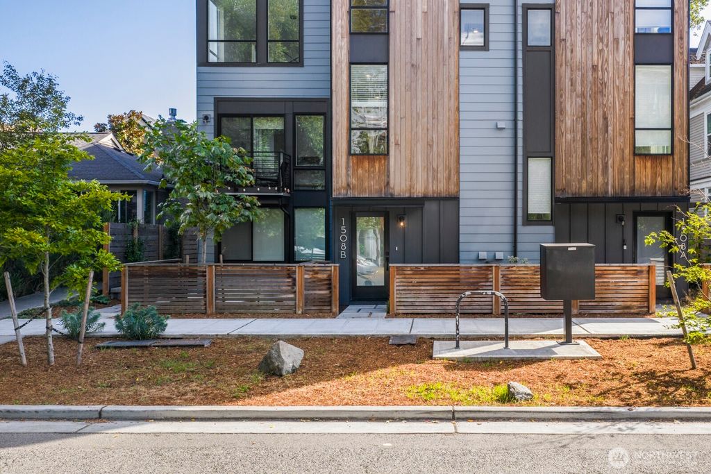 Photo of 1508 #B 18th AVE Ave, Seattle, WA 98122 (MLS # 2433070)
