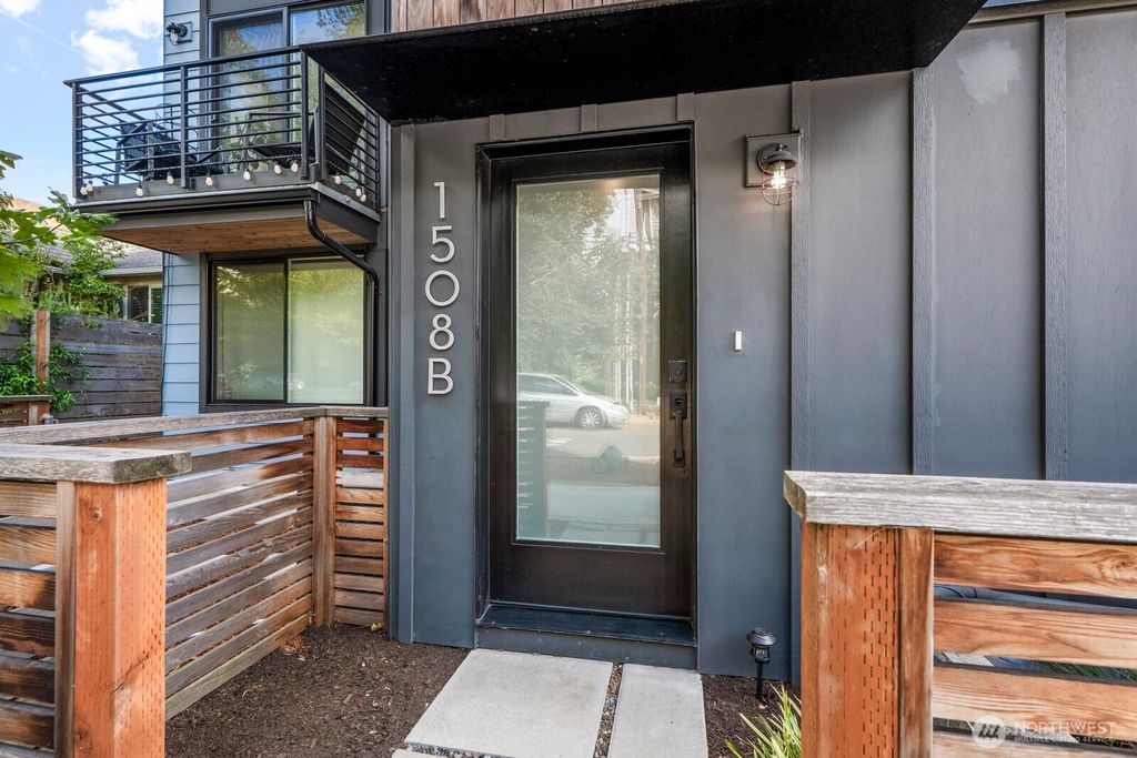 Photo of 1508 #B 18th AVE Ave, Seattle, WA 98122 (MLS # 2433070)