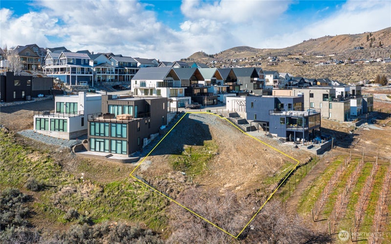 1325 Dragonfly Court