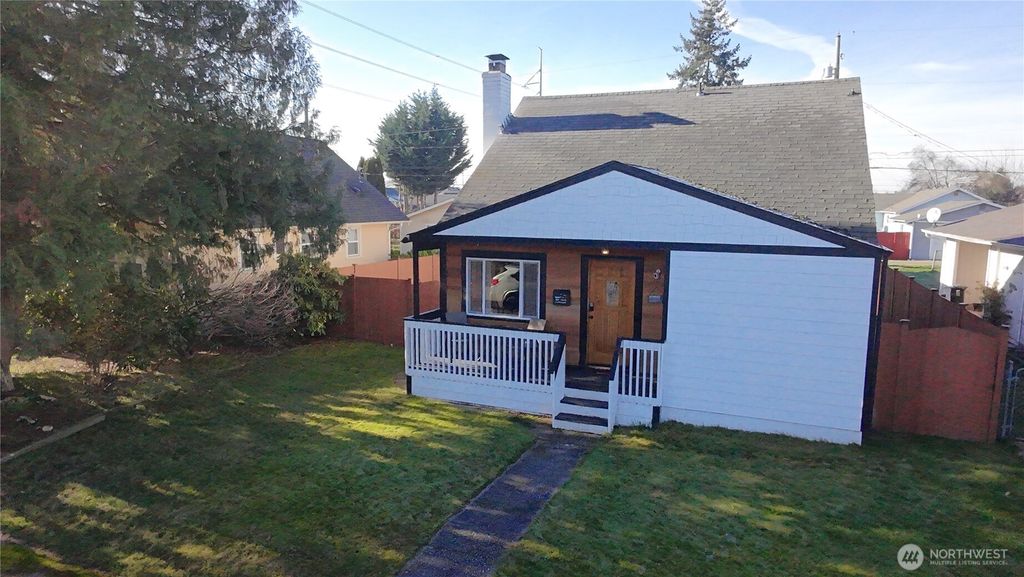 Photo of 7040 S Montgomery Street, Tacoma, WA 98409 (MLS # 2458402)