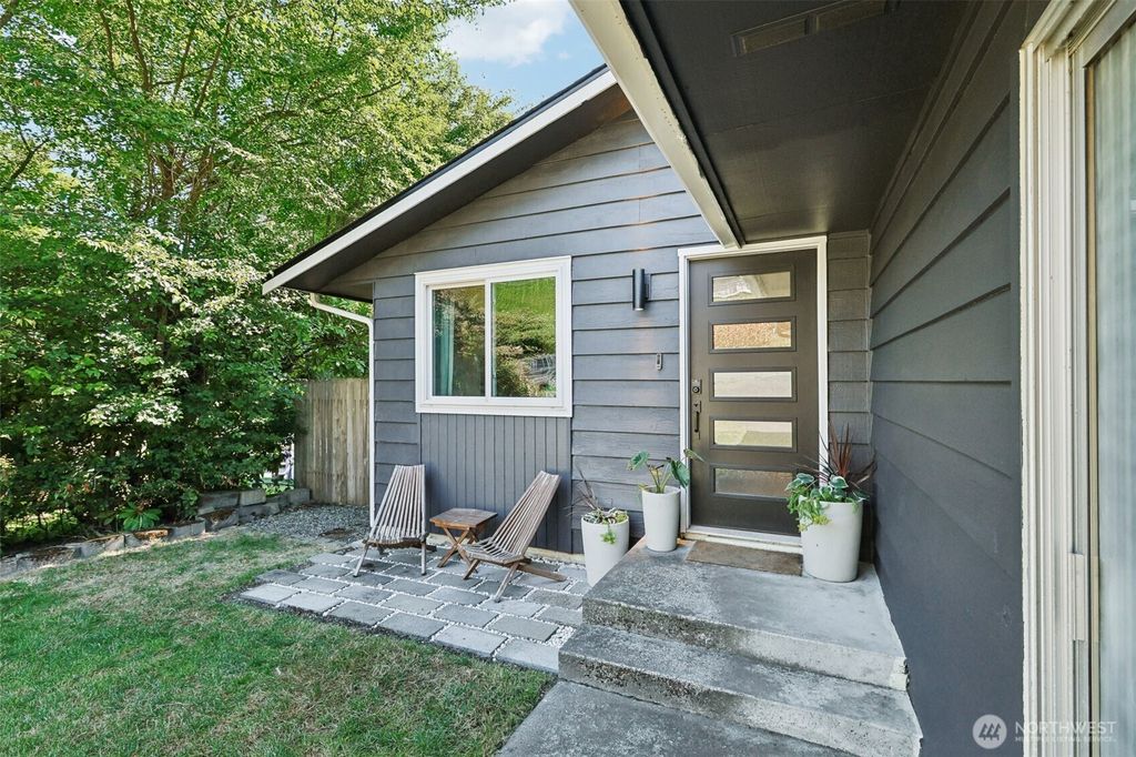 Photo of 3605 Earl Avenue, Everett, WA 98201 (MLS # 2405439)