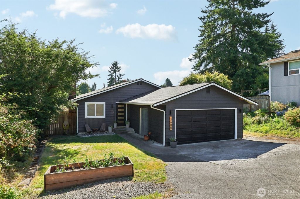Photo of 3605 Earl Avenue, Everett, WA 98201 (MLS # 2405439)