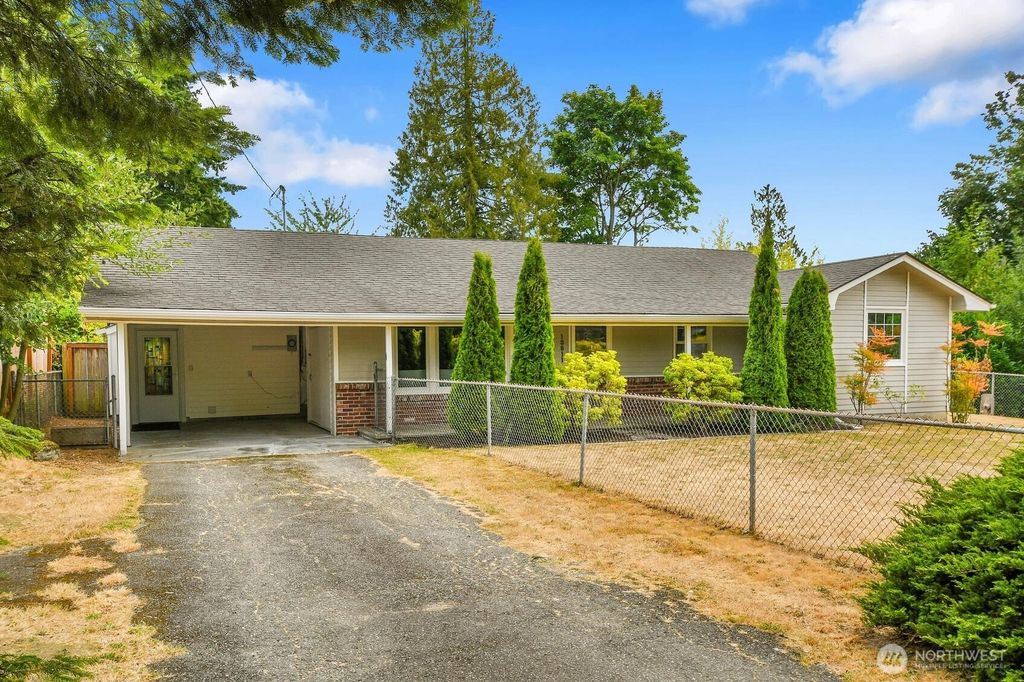 Photo of 13811 Beverly Park Road, Lynnwood, WA 98087 (MLS # 2418491)