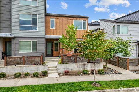 Photo of 32652 Hemlock Avenue SE, Black Diamond, WA 98010 (MLS # 2455822)