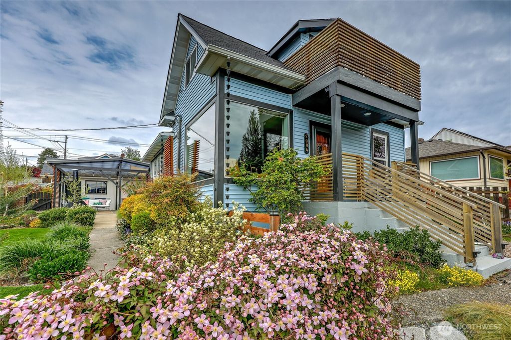 Photo of 2004 E 15th Street, Bremerton, WA 98310 (MLS # 2511076)