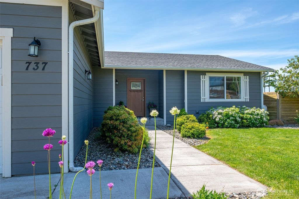 Photo of 737 El Gato Street, Coupeville, WA 98239 (MLS # 2528299)