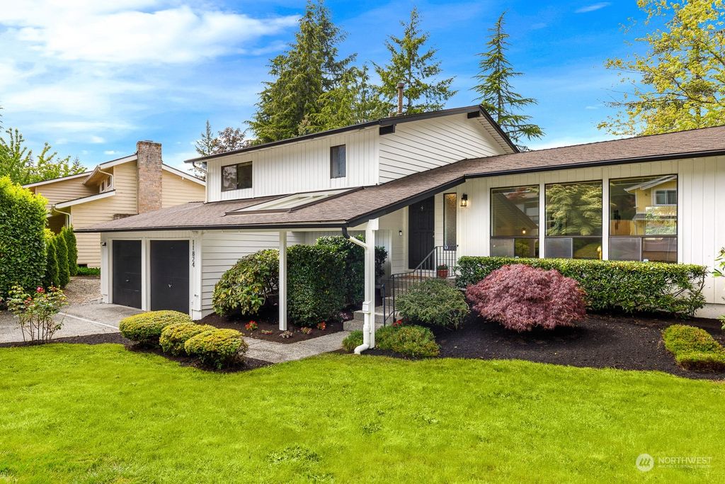 Photo of 11824 SE 65th Street, Bellevue, WA 98006 (MLS # 2243019)