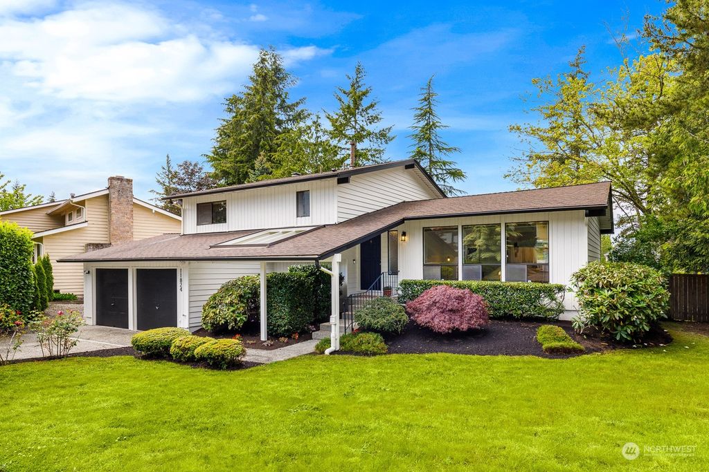 Photo of 11824 SE 65th Street, Bellevue, WA 98006 (MLS # 2243019)