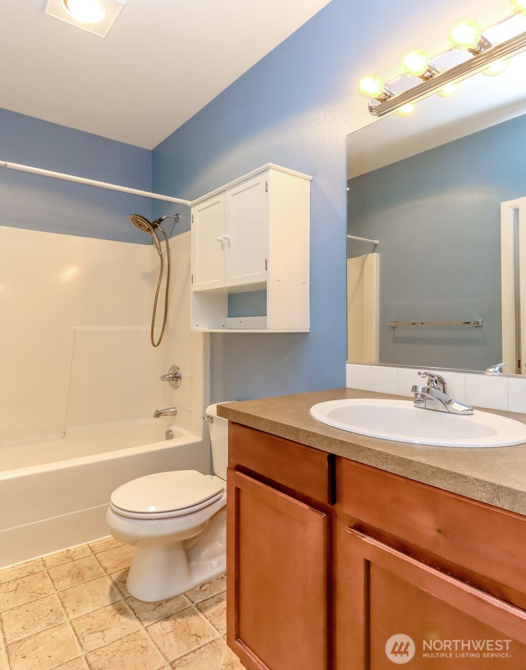 listing image 9363539384675831618