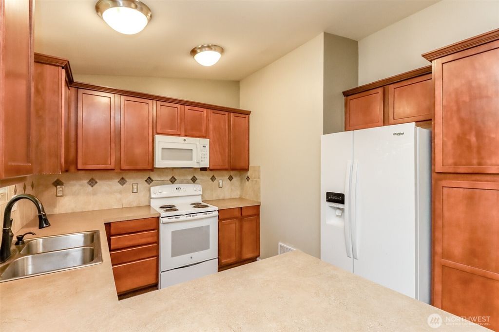 listing image 9366939237463841442