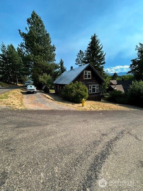 Photo of 310 E Arizona Avenue, Roslyn, WA 98941 (MLS # 2575963)