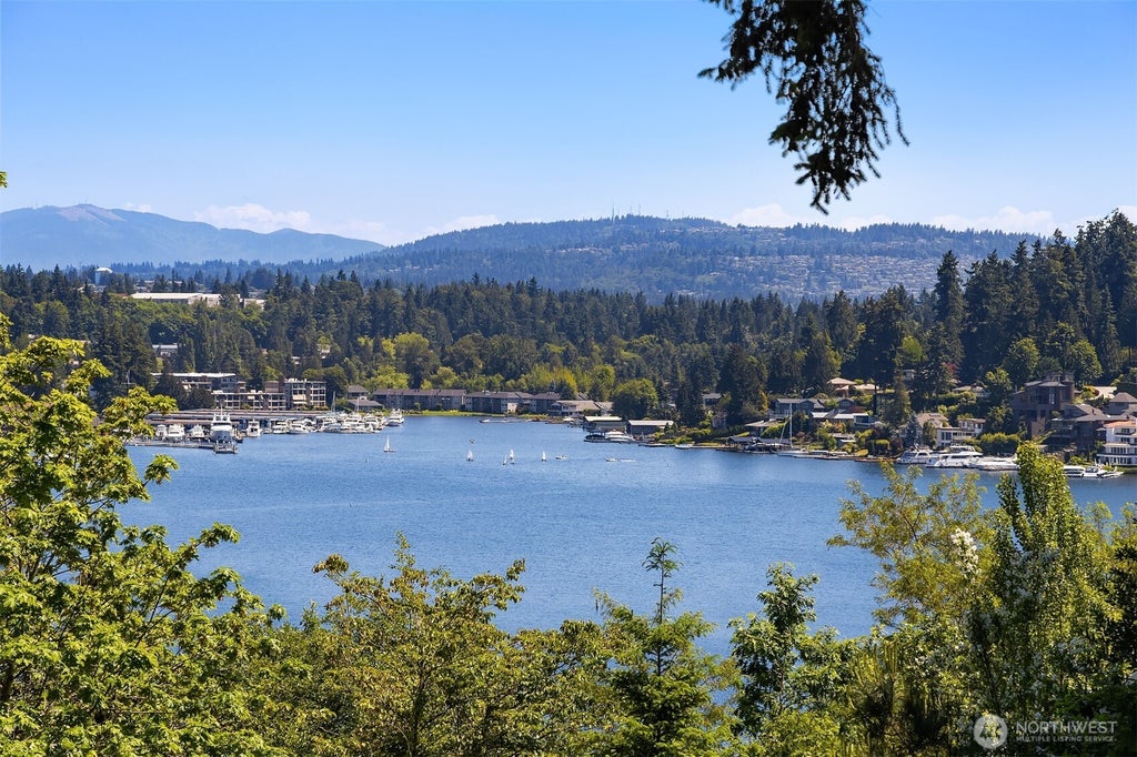Photo of 602 Upland Road, Medina, WA 98039 (MLS # 2590050)