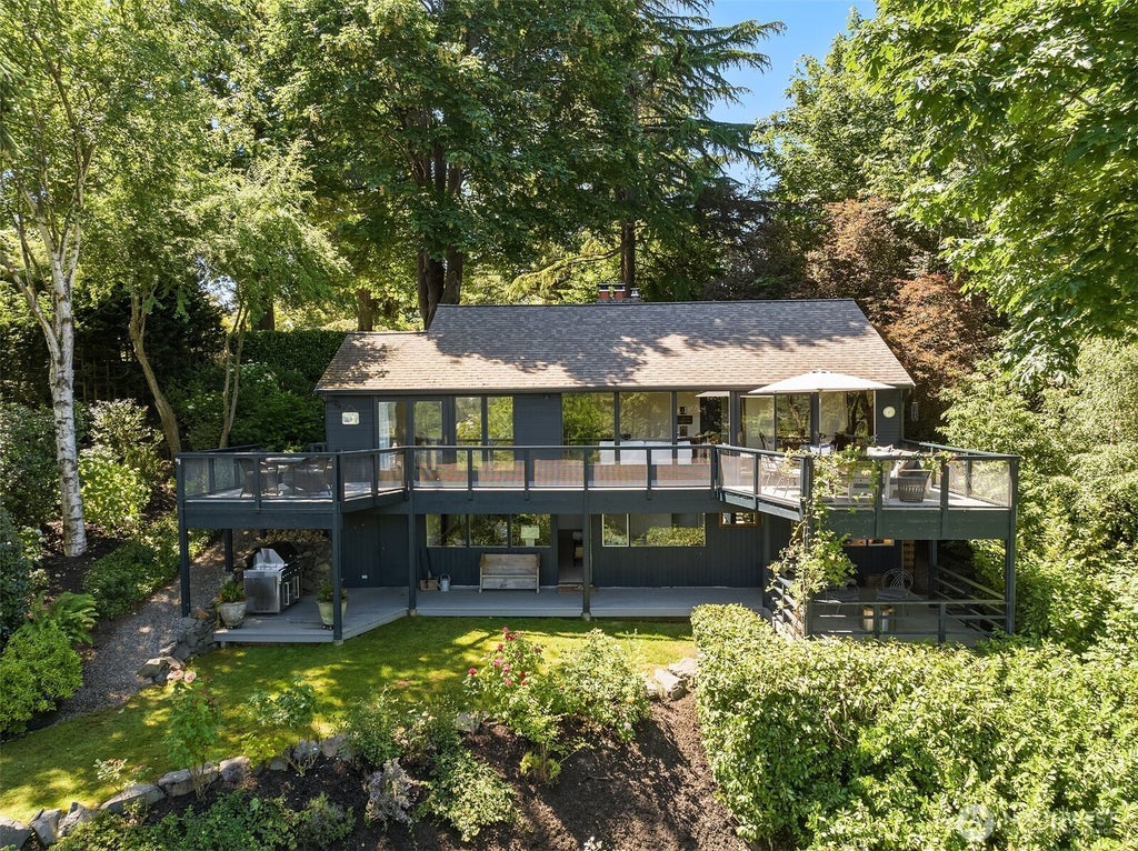 Photo of 602 Upland Road, Medina, WA 98039 (MLS # 2590050)