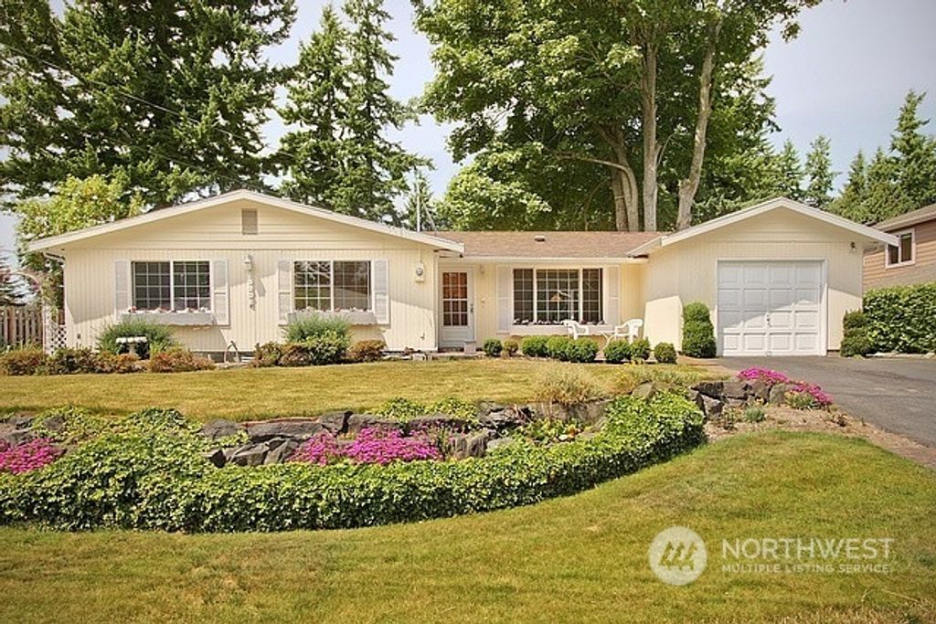 Photo of 10201 114th Place NE, Kirkland, WA 98033 (MLS # 2264302)