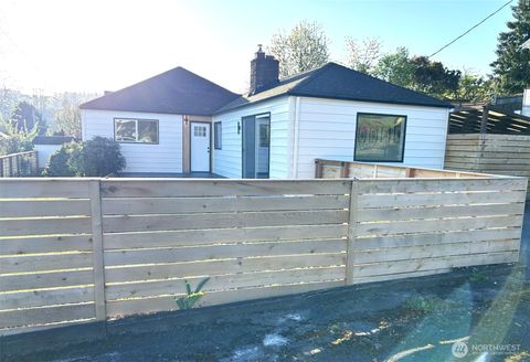 Photo of 1406 Shattuck Avenue S, Renton, WA 98055 (MLS # 2513453)