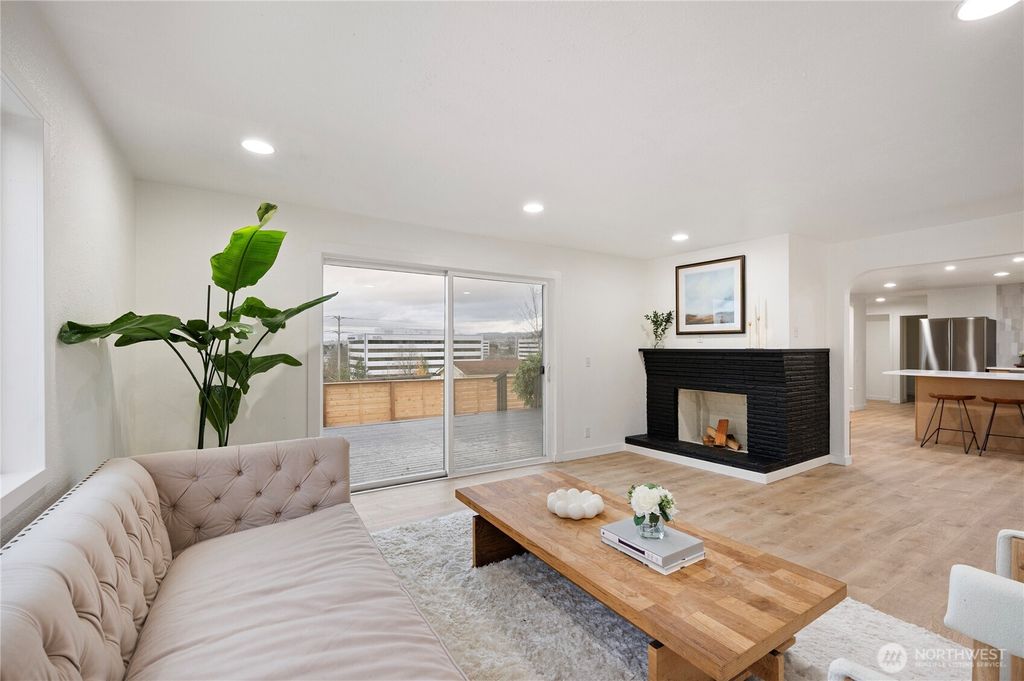 Photo of 1406 Shattuck Avenue S, Renton, WA 98055 (MLS # 2513453)