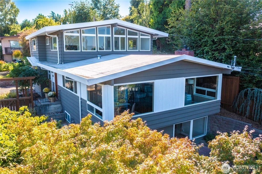 Photo of 3215 NE 103rd Street, Seattle, WA 98125 (MLS # 2433925)