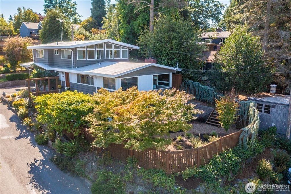 Photo of 3215 NE 103rd Street, Seattle, WA 98125 (MLS # 2433925)