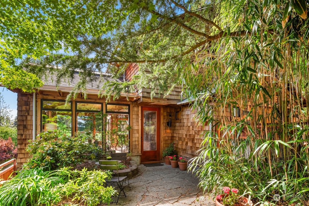 Photo of 6727 Holly Place SW, Seattle, WA 98136 (MLS # 2243379)