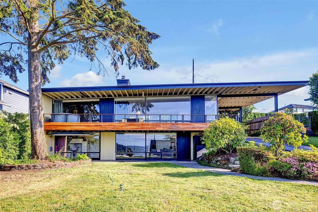 Photo of 7221 S Sunnycrest Road, Seattle, WA 98178 (MLS # 2385911)