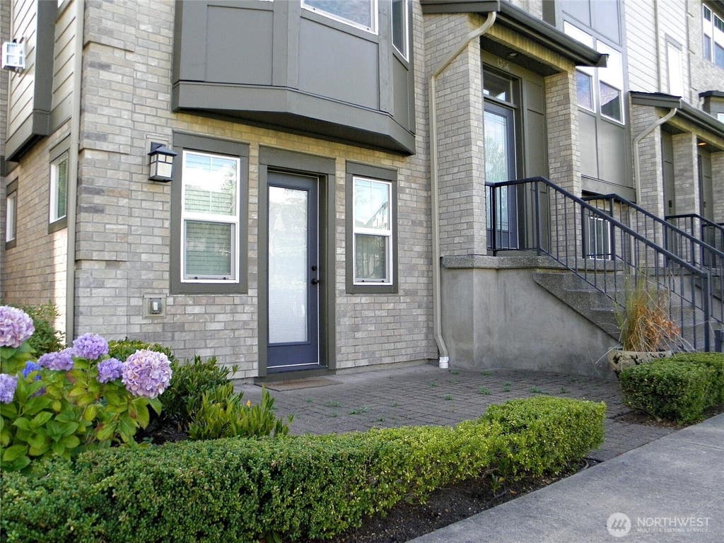 Photo of 1356 Greenwich Walk Walk NE, Issaquah, WA 98029 (MLS # 2564018)
